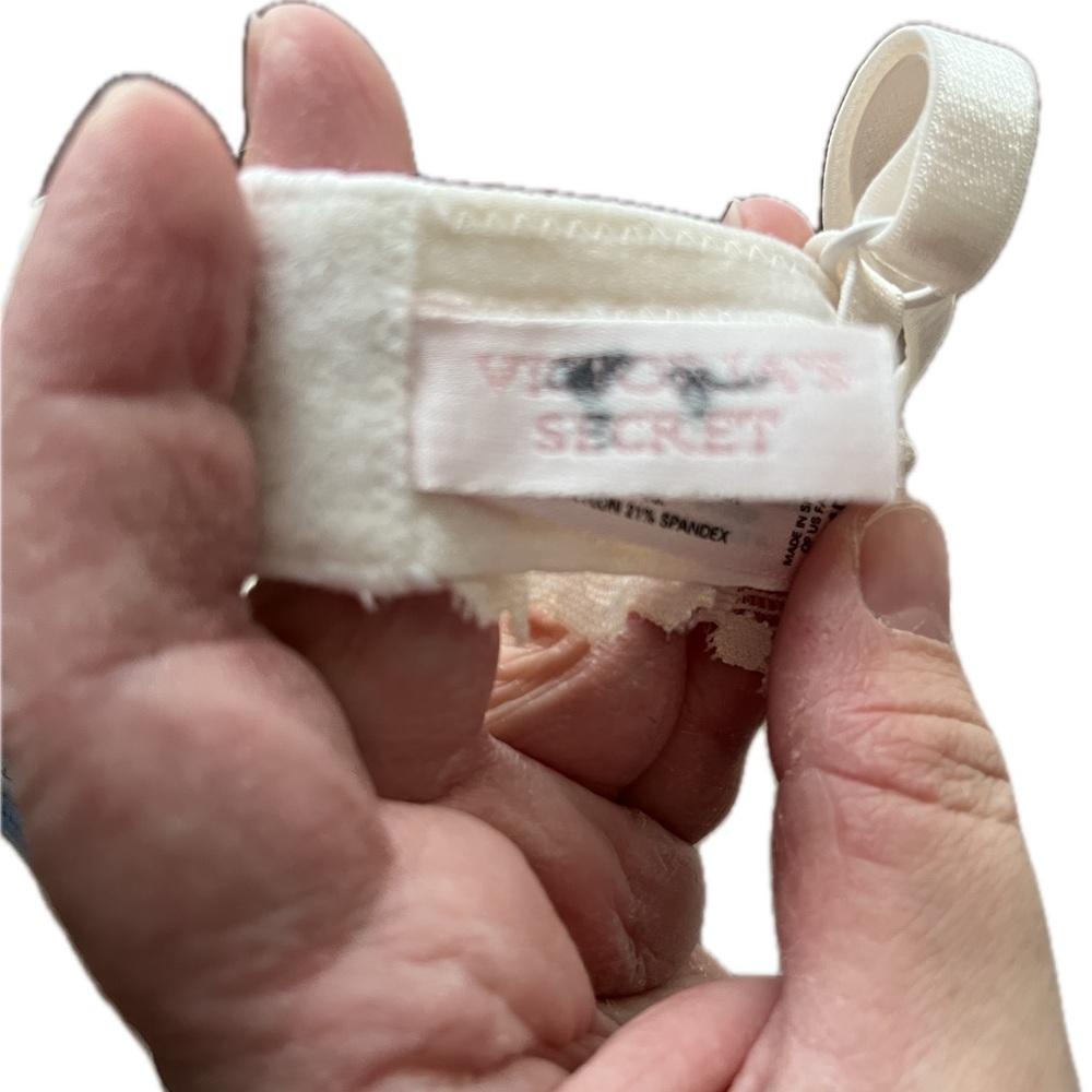 Victoria Secret White Bra - 34D - Picture 3 of 5